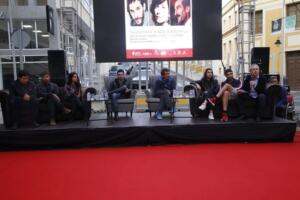 Los actores y el director de la Semana de Cine, Moisés Salama, en la mesa redonda
