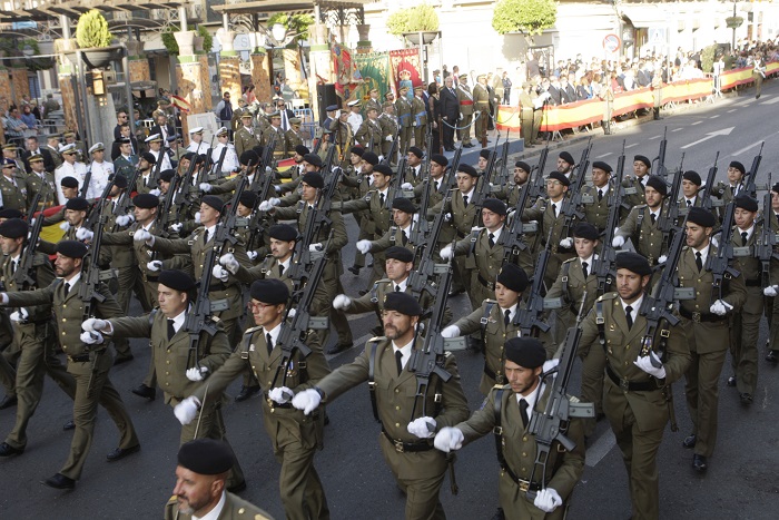 Desfile militar en el Día de las Fuerzas Armadas