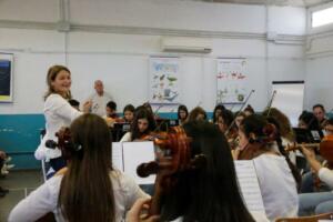 El aulario se quedó pequeño para albergar a todo el público que se congregó para ver esta actuación