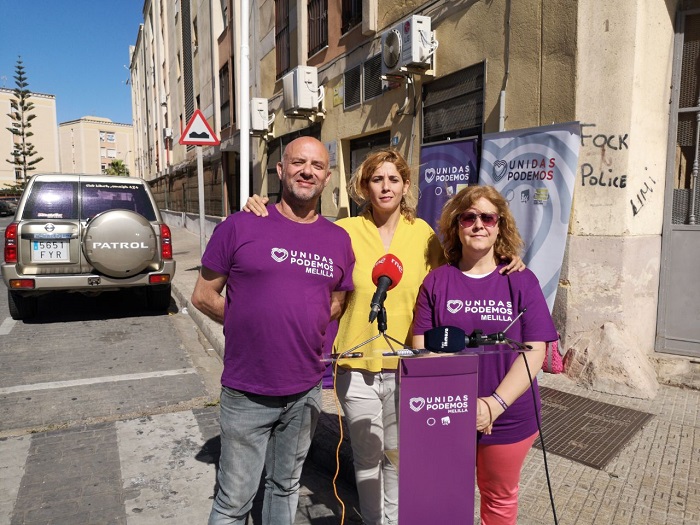 La candidata a la Presidencia por Podemos Melilla, Gema Aguilar y varios miembros