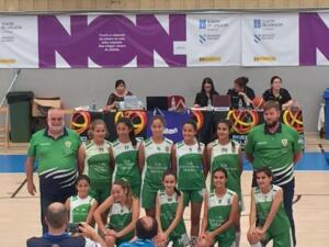 Jugadoras y cuerpo técnico del C.B. Buen Consejo