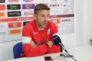 Carrión, entrenador de la U.D. Melilla, en la rueda de prensa de ayer viernes