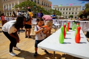 Esta iniciativa, organizada por la Consejería de Coordinación y Medio Ambiente, enganchó a las familias que disfrutaban del domingo en el centro