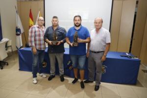 Josan González y Sergio Barroso fueron obsequiados con una réplica de Pedro de Estopiñán