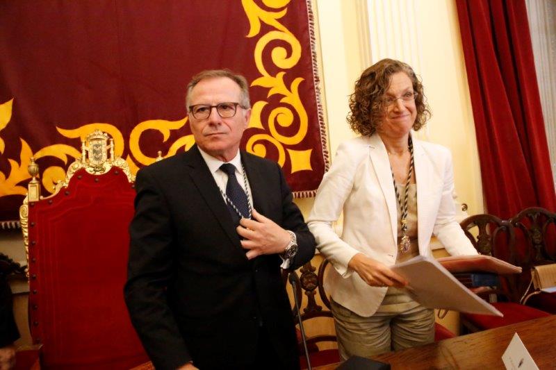 De Castro, con la líder del PSOE, Gloria Rojas