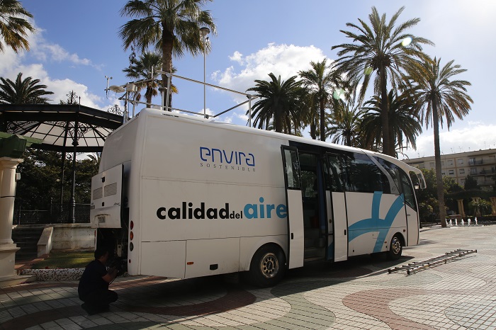 La Consejería de Medio Ambiente trajo a Melilla un autobús para medir la calidad del aire