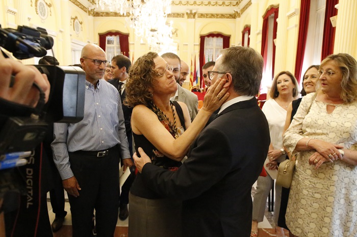 Gloria Rojas, secretaria general del PSOE en Melilla felicita a De Castro