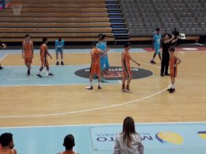 Imagen del choque que supuso ayer el estreno de los melillenses