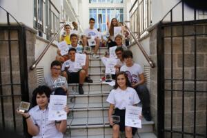 Foto de familia de todos los jóvenes ganadores de las distintas pruebas y Olimpiadas