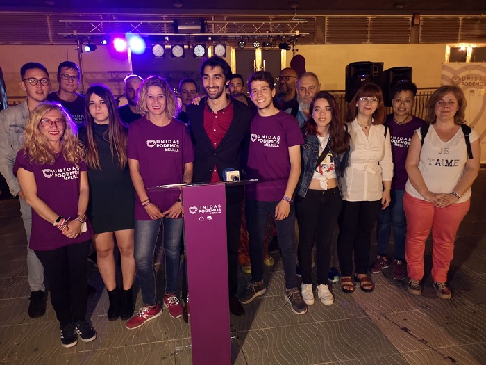 La secretaria general de Podemos en Melilla, Gema Aguilar, con miembros del partido