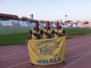 Fali Alcaide, Carlos Gustavo Romero y Juan Barrios, triatletas del Club Atlético Melilla de categoría Absoluto