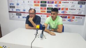 El guardameta asturiano se despidió ayer en rueda de prensa, en compañía del vicepresidente, Antonio García Jáuregui