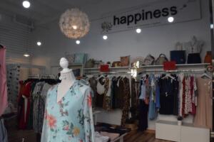 Los negocios como Happiness recurren a la exclusividad para enfrentarse a las grandes marcas