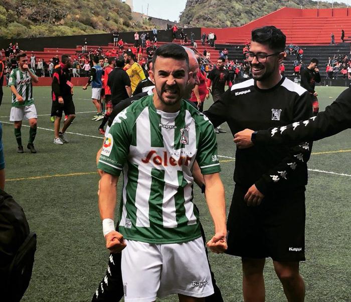 El delantero gaditano celebra un gol, en un partido con el Atlético Sanluqueño