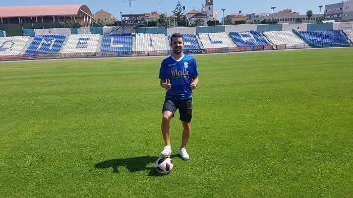 El futbolista de la U.D. Melilla asegura que la plantilla es muy competitiva, joven y con muchas ganas de hacer buenas cosas
