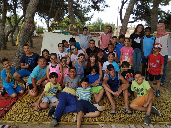 Foto de familia de los participantes y monitores del Campamento de Movimiento por la Paz