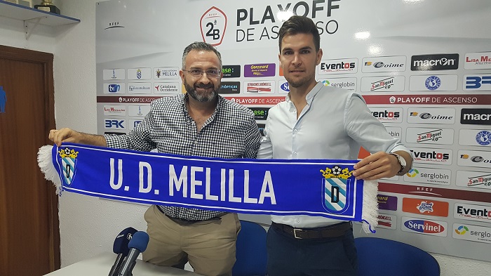 El nuevo entrenador de la U.D. Melilla fue presentado ayer en el club, en rueda de prensa