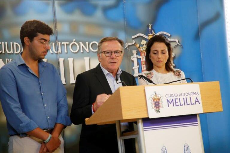 El presidente de Melilla, Eduardo de Castro, en su comparecencia conjunta con Dunia Almansouri y el viceconsejero de Salud Pública, Mohamed Mohamed Mohand