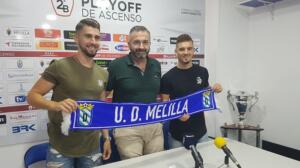 El presidente de la U.D. Melilla presentó ayer a los dos nuevos fichajes de la plantilla azulina, David Ramos y Deco