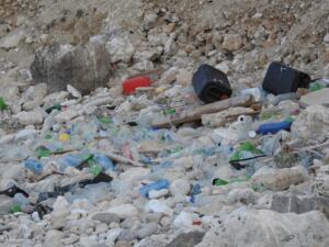 Imagen de basuras marinas en Melilla