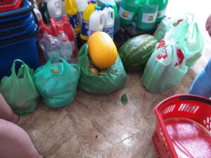 Imagen en la que se puede apreciar cómo se sigue usando bolsas de plástico en los comercios