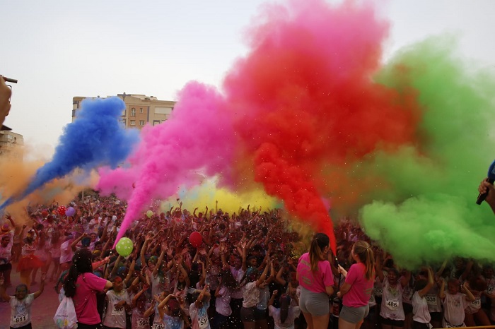 Momento de la explosión de color de la Color Run Festival del año pasado