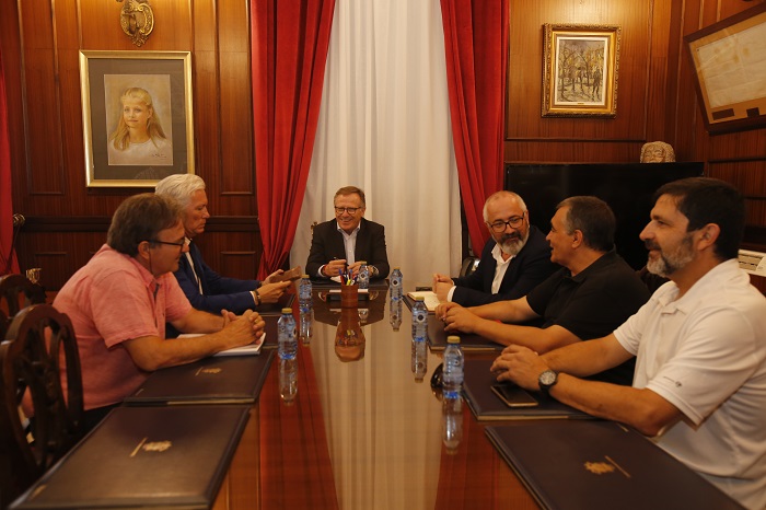 En la imagen, los secretarios de los sindicatos UGT y CCOO, junto a De Castro, Liarte y Bustillo