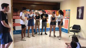 La formación de los jóvenes de la Escuela de Teatro se está desarrollando principalmente en el Templo Hindú