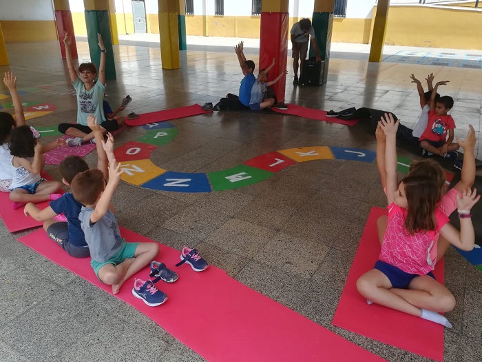 Una de las actividades que más les gusta a los niños es hacer yoga con Maribel Landeira
