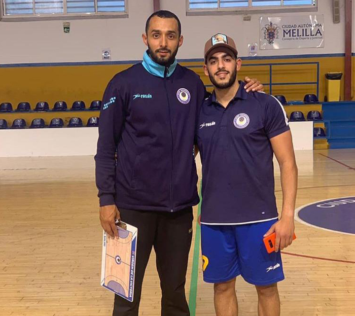 Brahim, junto a Faisal Salmi, que ha sido su entrenador durante los últimos tres años