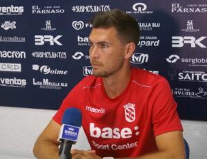 El técnico azulino, ayer en rueda de prensa