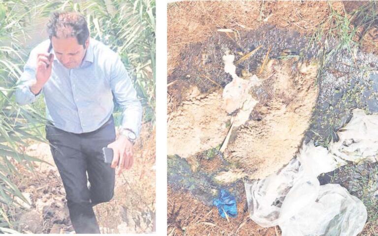 Hassan Mohatar en el momento de acudir al río para ver si realmente había más borregos muertos y comprobar que se trataba de pieles y despojos de dos borregos