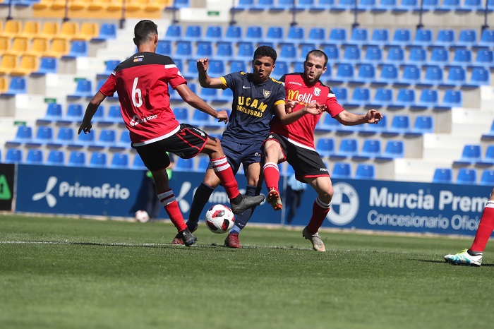 Imagen del encuentro del pasado curso UCAM Murcia-Melilla, en el que Hicham le marcó un gol al conjunto azulino