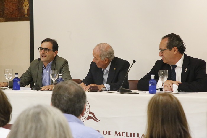 En la mesa, Antonio Zapata Navarro, Antonio Zapata y Eduardo Iáñez