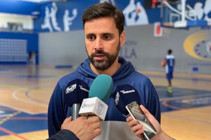 Alejandro Alcoba, técnico del Melilla Baloncesto