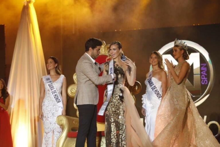La nueva Miss World Spain 2019, junto a sus dos damas de honor