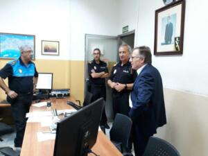 De Castro visitó ayer la Jefatura de Policía Local junto con la consejera de Presidencia, AA.PP. y Regeneración Democrática, Paula Villalobos