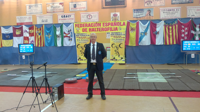 Julio García Pastor, presidente del Comité de Jueces de la Federación Melillense Halterofilia, fue el encargado de impartir el curso
