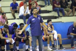 El entrenador melillense felicitó a sus jugadores por haber sido capaces de ganar en una cancha tan complicada