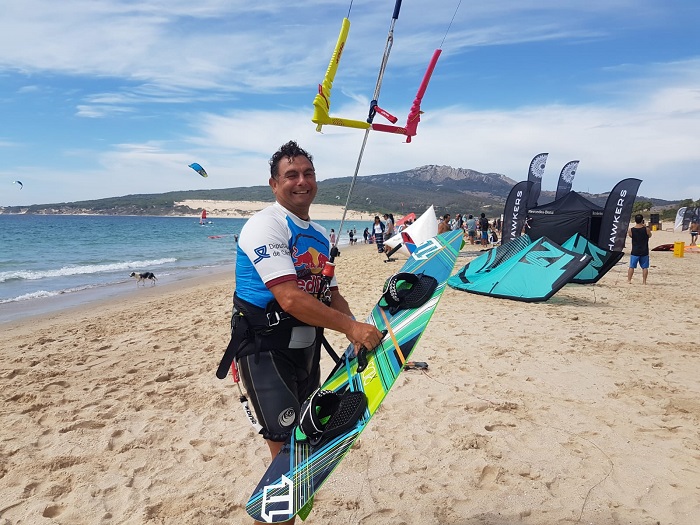 Nuestro representante es un windsurfista y kitesurfista ya legendario de las aguas de Melilla