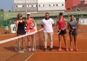 Un total de 12 partidos se jugaron ayer entre el cuadro individual y el de dobles