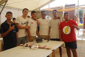 El viceconsejero de Juventud, Yusef Kaddur, estuvo ayer en la caseta de Arte Urbano