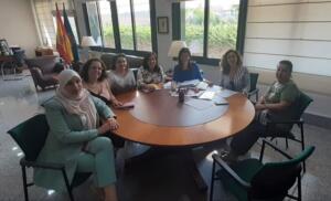 Parte de la Asociación ‘Activas’ Charter 100 Melilla con la delegada del Gobierno, Sabrina Moh