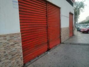 Uno de los comercios de Melilla con las puertas cerradas