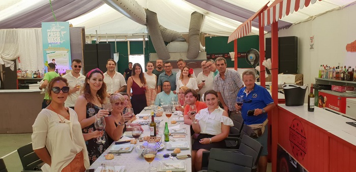 La Asociación de la Prensa de Melilla (APM) y los distintos medios de comunicación disfrutaron de una comida festiva en la caseta ‘El Ferrocarril’