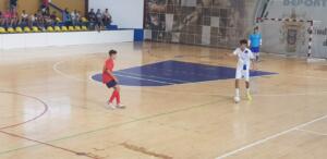 El azulgrana Nebil, en una acción del primer partido