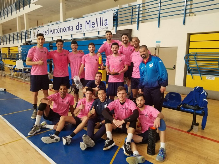 Componentes de la plantilla y del cuerpo técnico del Club Voleibol Melilla