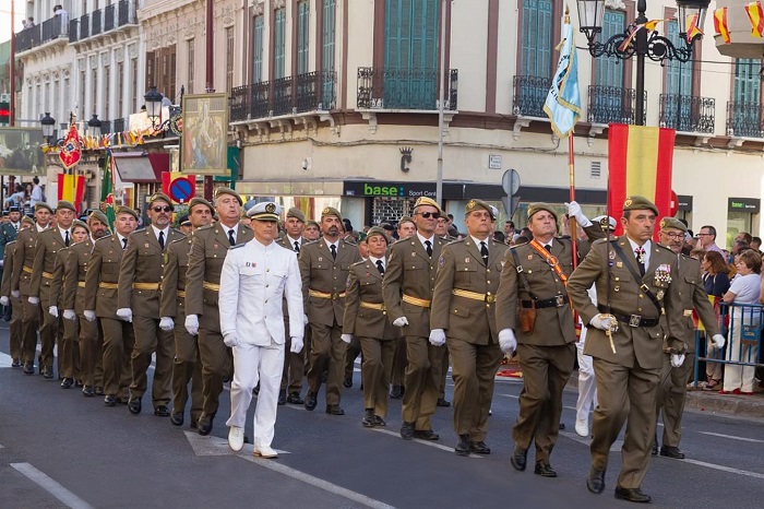 Reservistas en el desfile del Día de las Fuerzas Armadas