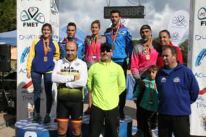 Podium masculino y femenino de la edición del pasado año del Premio Clínica Ivory