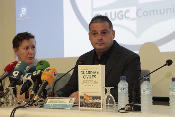 Alicia Sánchez de AUGC nacional y Sergio Marquez de la asociación en Melilla